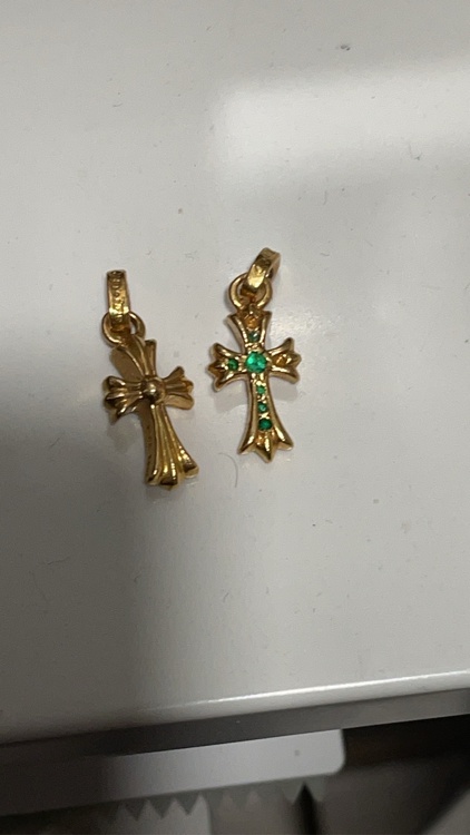 クロムハーツ　ベイビーファットチャーム22K.22kPAVEエメラルド（金・貴金属）の商品画像 - 査定依頼日：2026年3月15日 - 最高査定価格：700,000円