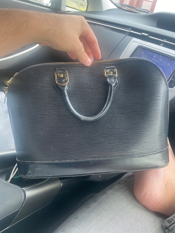 ルイヴィトン エピ （ブランドバッグ）の商品画像 - 査定依頼日：2025年9月5日 - 最高査定価格：50,000円