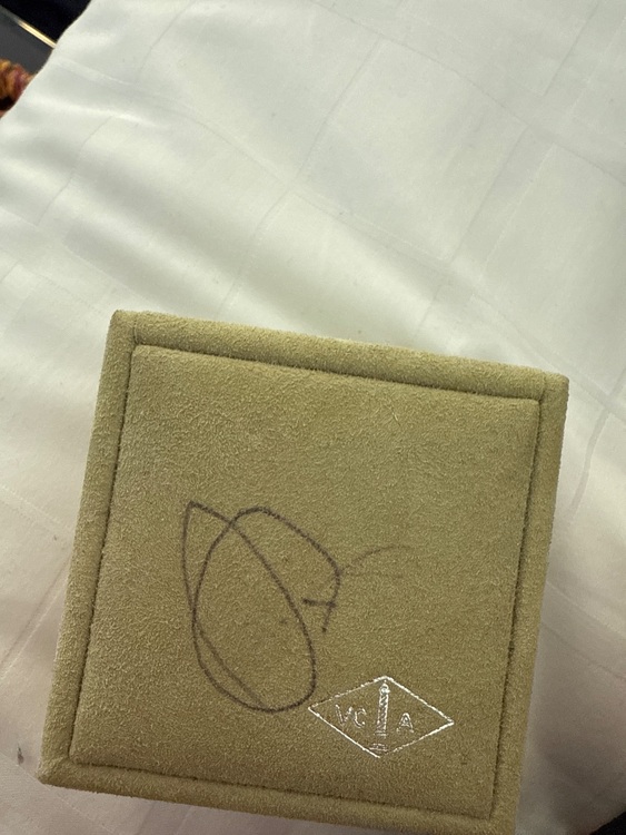 VCARD 38900（宝石）の商品画像 - 査定依頼日：2025年7月23日 - 最高査定価格：300,000円