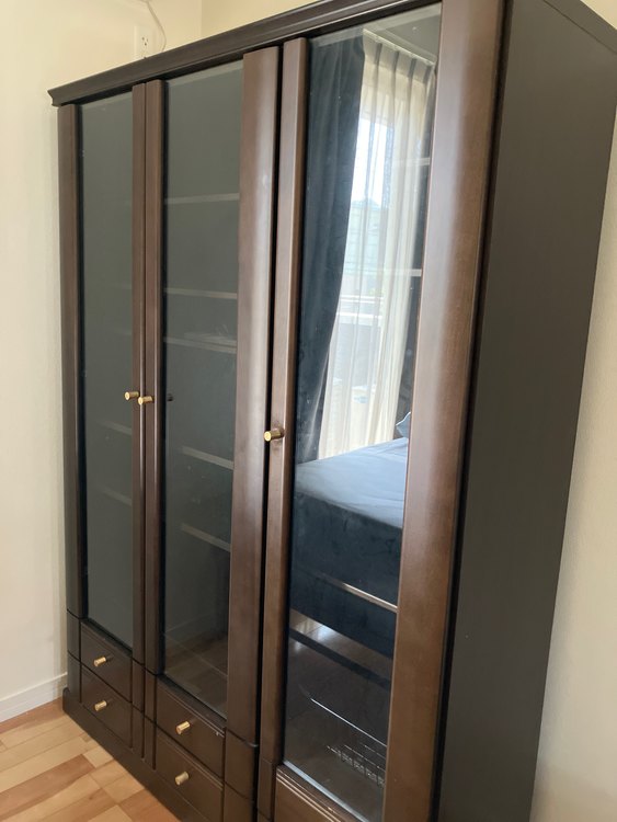 洋服ダンス、椅子2（ハーマンミラー）、ベッド（コアラ）、本棚、ソファなど（家具・寝具）の商品画像 - 査定依頼日：2023年4月10日 - 最高査定価格：90,000円