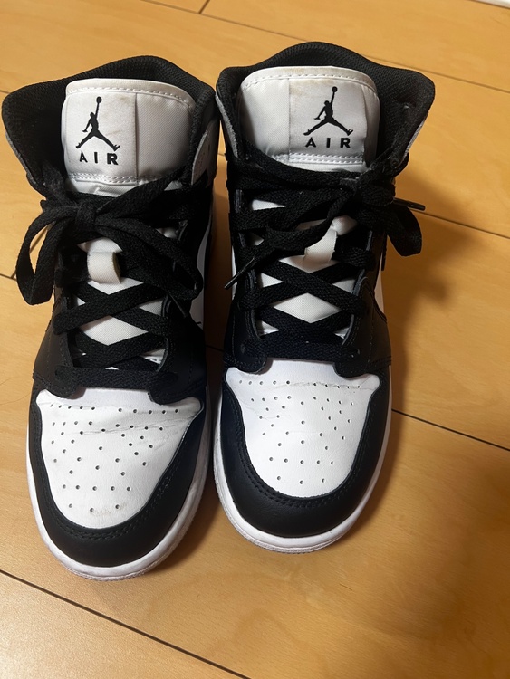 air jordan1 mid（古着・ファッション）の商品画像 - 査定依頼日：2026年3月23日 - 最高査定価格：100,000円