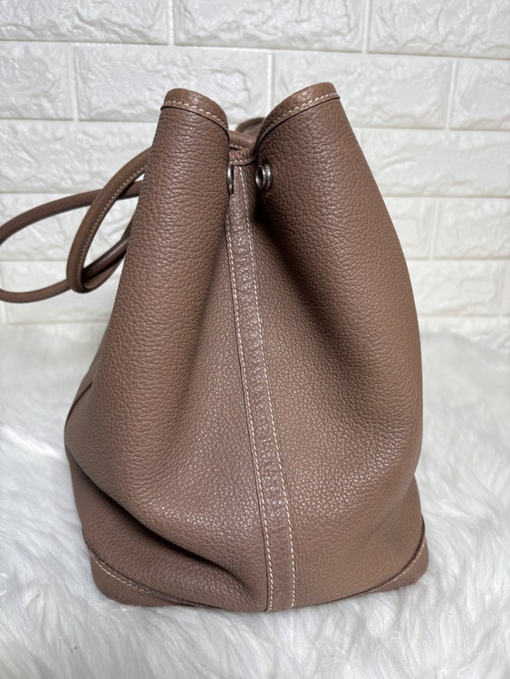 エルメス  ガーデンパーティ PM 刻印□O ネゴンダ レザー エトゥープ （ブランドバッグ）の商品画像 - 査定依頼日：2025年10月30日