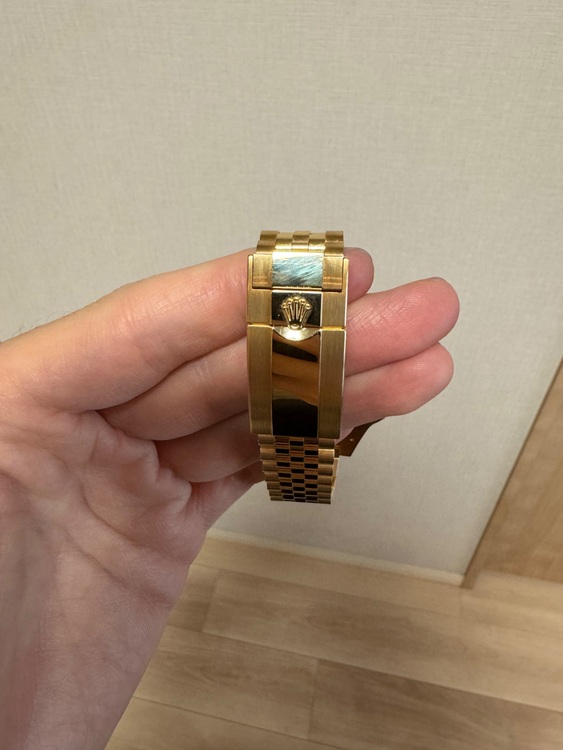 126718GRNR（高級時計）の商品画像 - 査定依頼日：2025年10月15日 - 最高査定価格：6,700,000円