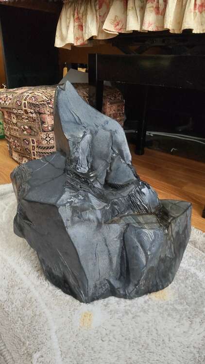 鑑賞石那智黒石？（美術品・骨董品）の商品画像 - 査定依頼日：2025年3月4日 - 最高査定価格：1,000円