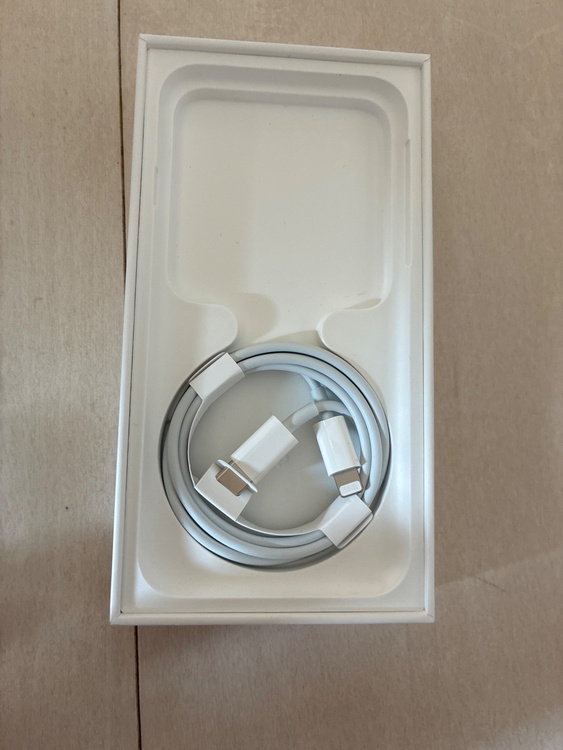 iPhone SE (第 3 世代) 128GB au（スマホ）の商品画像 - 査定依頼日：2026年3月29日 - 最高査定価格：24,000円