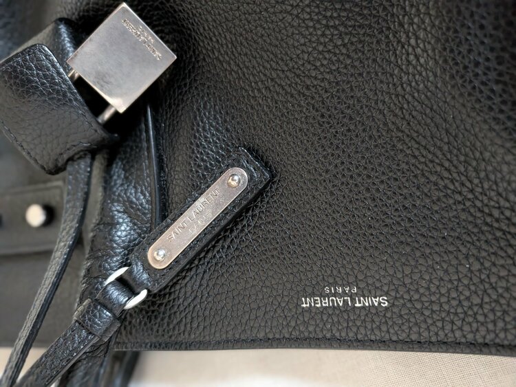 サンローラン サックドジュール YSL レザー黒  （ブランドバッグ）の商品画像 - 査定依頼日：2026年1月24日 - 最高査定価格：115,000円