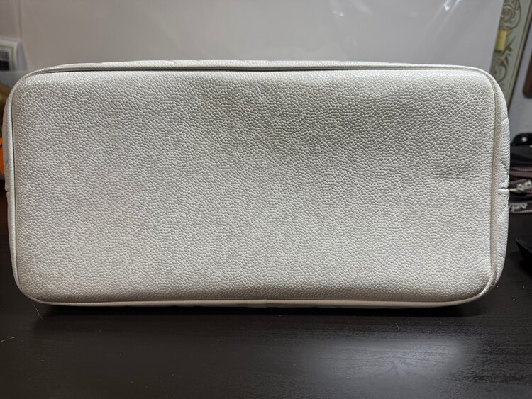 白（ブランドバッグ）の商品画像 - 査定依頼日：2025年1月11日 - 最高査定価格：82,000円