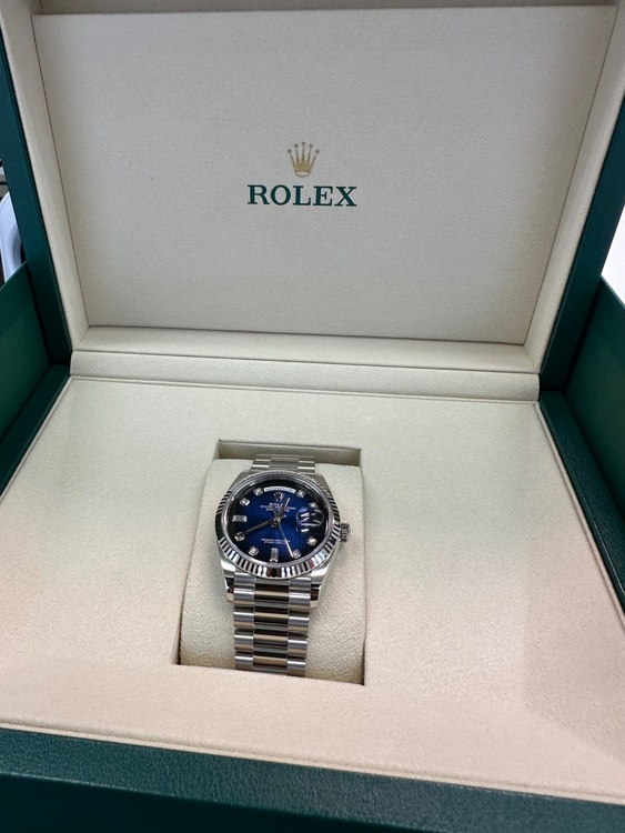 ロレックス デイデイト 12823（高級時計）の商品画像 - 査定依頼日：2025年10月8日 - 最高査定価格：5,930,000円