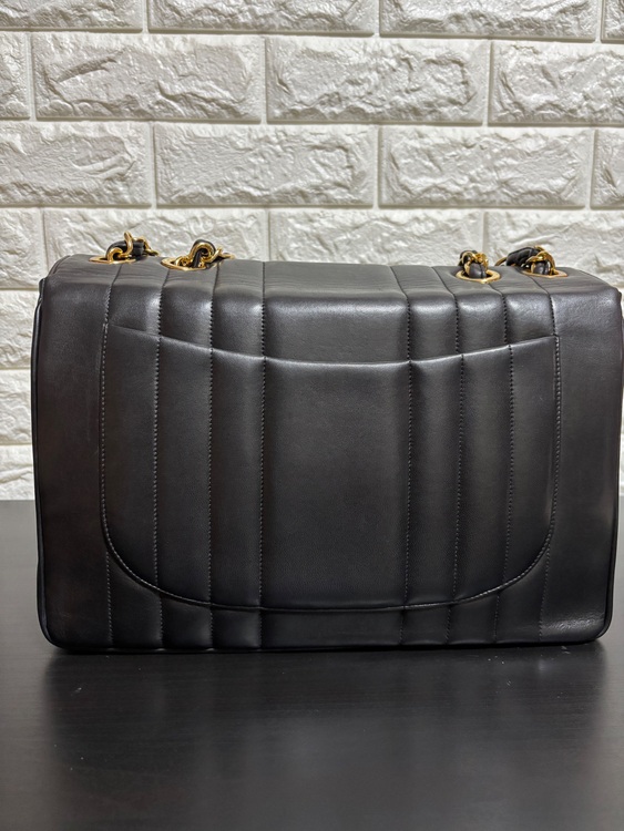 シャネル マドモアゼルチェーンショルダーバッグ ラムスキン ブラック/ゴールド金（ブランドバッグ）の商品画像 - 査定依頼日：2025年9月18日 - 最高査定価格：380,000円