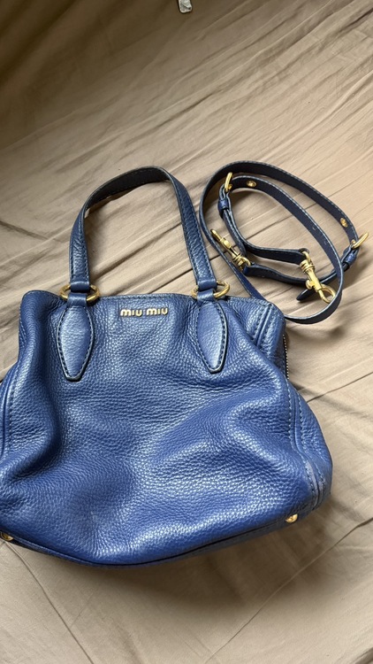 miu miu ヴィッテロカリブ ショルダーバッグ 青緑色（ブランドバッグ）の商品画像 - 査定依頼日：2026年8月28日 - 最高査定価格：17,000円
