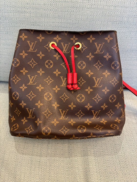 ショルダーバッグ モノグラム ネオノエ MM M44021 コクリコ（ブランドバッグ）の商品画像 - 査定依頼日：2025年9月17日 - 最高査定価格：180,000円