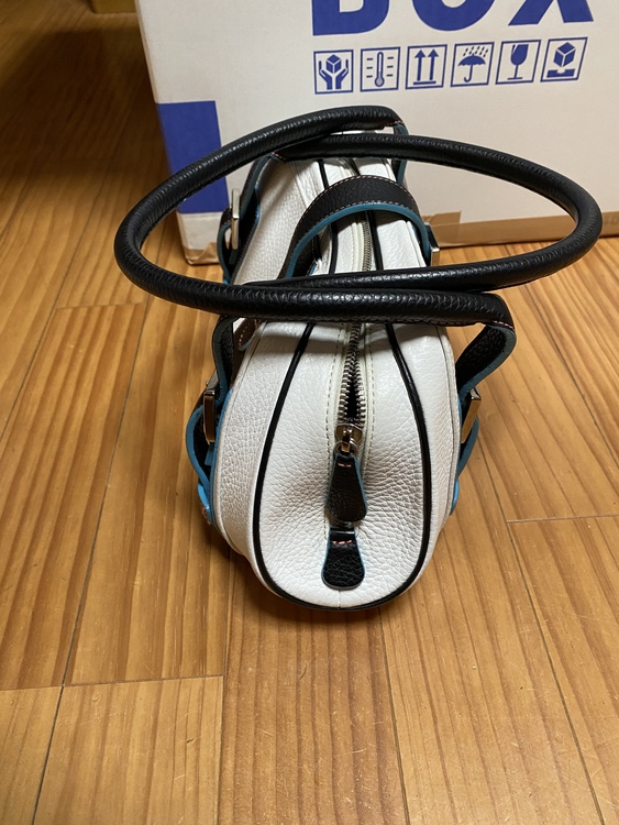 LOEWE ハンドバッグ　白（ブランドバッグ）の商品画像 - 査定依頼日：2020年8月9日 - 最高査定価格：5,000円