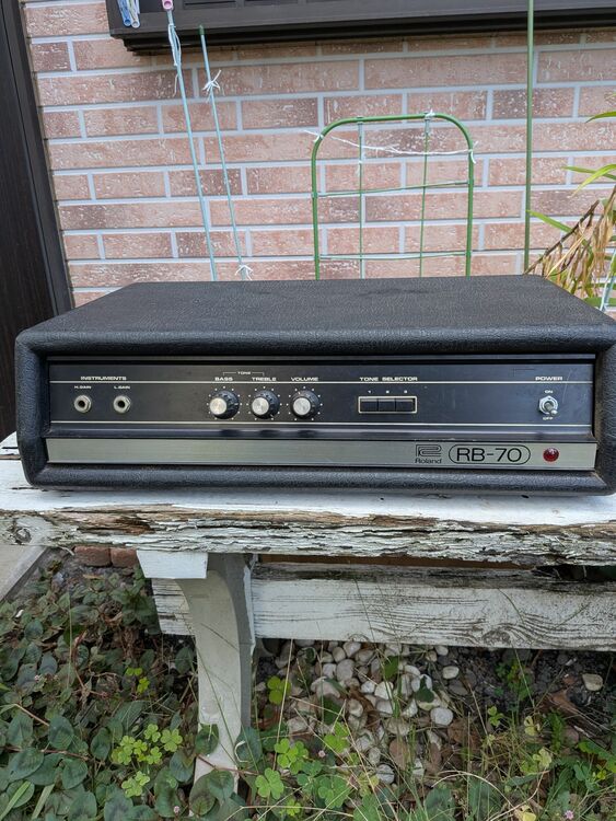 ローランドRB-70ベースアンプヘッド（ピアノ・楽器・PA機材）の商品画像 - 査定依頼日：2025年10月25日 - 最高査定価格：2,000円