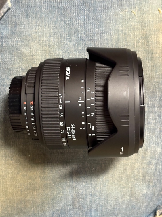 SIGMA f24〜135ズーム、ニコンマウント（カメラ）の商品画像 - 査定依頼日：2026年4月15日 - 最高査定価格：100,000円