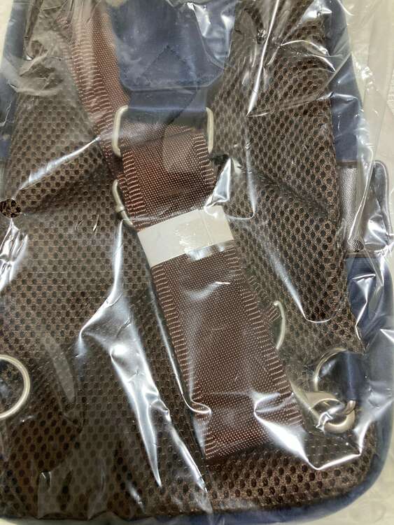 ユミ・カツラ ボディバッグ ネイビー YK-NN02G（ブランド財布・小物）の商品画像 - 査定依頼日：2025年2月7日 - 最高査定価格：500円