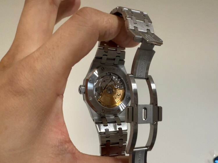 オーデマピゲ ロイヤルオーク （高級時計）の商品画像 - 査定依頼日：2025年2月1日 - 最高査定価格：5,000,000円