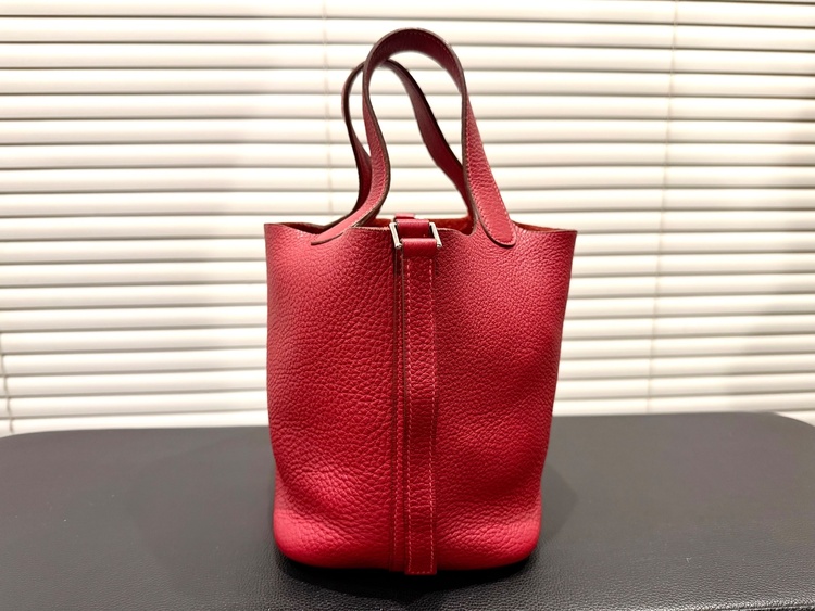 ピコタンPM（ブランドバッグ）の商品画像 - 査定依頼日：2025年12月19日 - 最高査定価格：240,000円