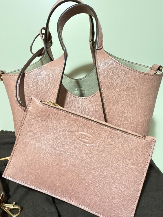 トッズ　タイムレスミニショッピングバッグ（ブランドバッグ）の商品画像 - 査定依頼日：2025年5月26日 - 最高査定価格：100,000円