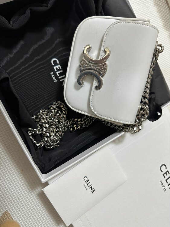 クロードショルダーバッグ（ブランドバッグ）の商品画像 - 査定依頼日：2025年4月23日 - 最高査定価格：100,000円