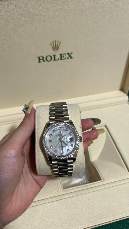 ロレックス デイデイト 128349RB（高級時計）の商品画像 - 査定依頼日：2025年1月8日 - 最高査定価格：5,100,000円