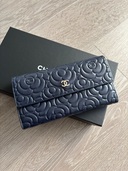 カメリア長財布（ブランド財布・小物）の商品画像 - 査定依頼日：2025年11月27日 - 最高査定価格：20,000円