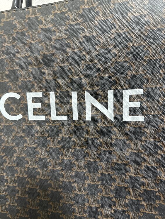 セリーヌ トートバッグ トリオンフ バーティカルカバ （ブランドバッグ）の商品画像 - 査定依頼日：2025年1月23日 - 最高査定価格：90,000円