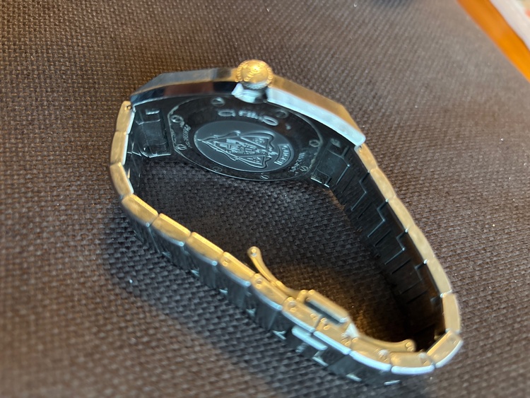 GUCCI PANTEON（高級時計）の商品画像 - 査定依頼日：2026年10月12日 - 最高査定価格：100,000円