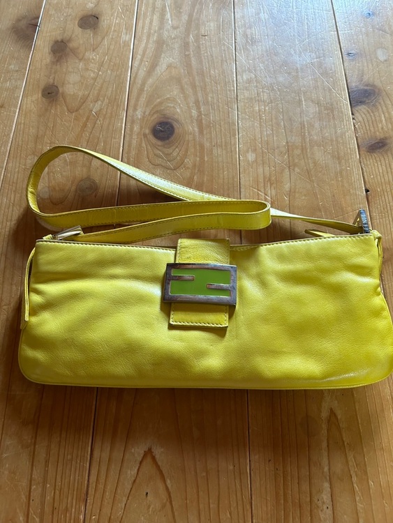 マンマバケット　ショルダーバッグ（ブランドバッグ）の商品画像 - 査定依頼日：2025年7月26日 - 最高査定価格：35,000円