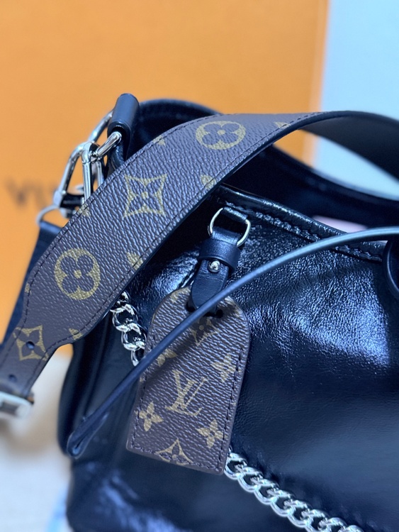 CARRY ALL PM（ブランドバッグ）の商品画像 - 査定依頼日：2026年4月20日 - 最高査定価格：370,000円