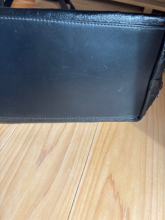 ジミーチュウ  （ブランドバッグ）の商品画像 - 査定依頼日：2025年1月27日 - 最高査定価格：15,000円