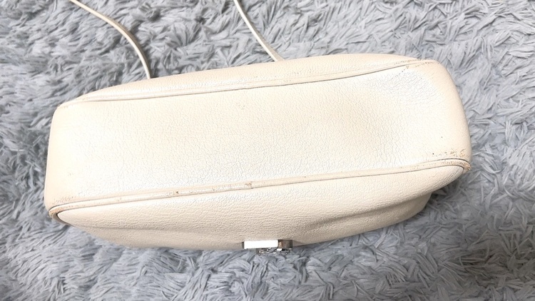 イブサンローラン  （ブランドバッグ）の商品画像 - 査定依頼日：2025年6月12日 - 最高査定価格：40,000円