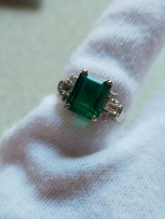 エメラルド指環（金・貴金属）の商品画像 - 査定依頼日：2025年8月23日 - 最高査定価格：100,000円