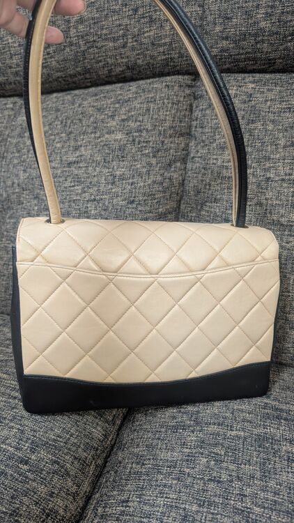 ハンドバッグ　マトラッセ　ゴールド金具　ベージュ　ブラック（ブランドバッグ）の商品画像 - 査定依頼日：2025年10月13日 - 最高査定価格：150,000円