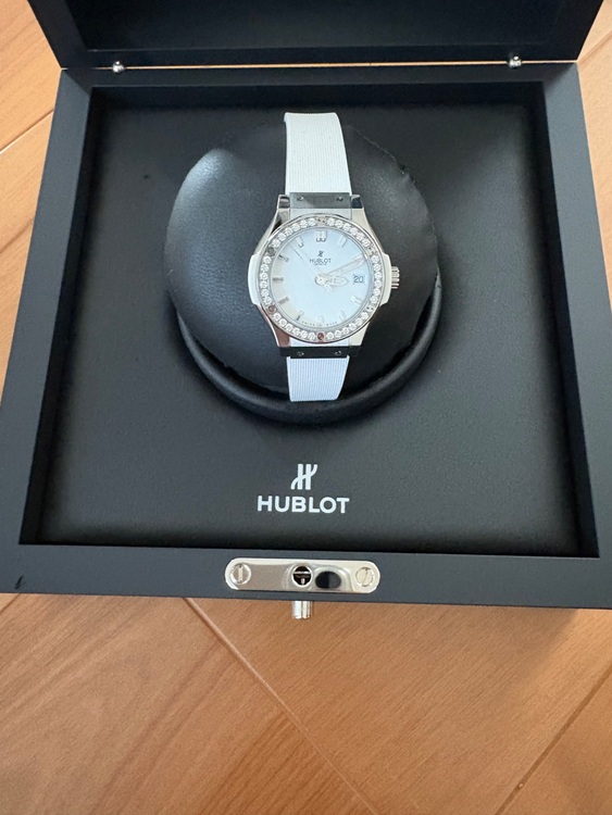 ウブロ クラシックフュージョン 581.NE.2010.RW.1104（高級時計）の商品画像 - 査定依頼日：2025年6月24日 - 最高査定価格：610,000円