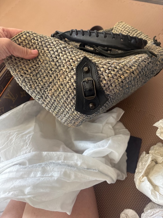 バレンシアガ/ストローバッグ/ハンドバッグ/--/KHK/236741-4060（ブランドバッグ）の商品画像 - 査定依頼日：2025年7月8日 - 最高査定価格：30,000円