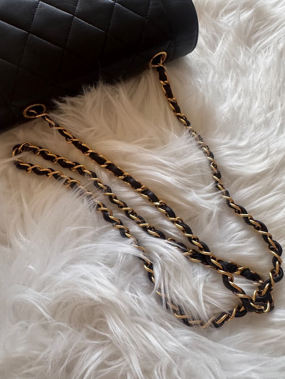 CHANEL ダイアナフラップ　黒　2番台（ブランドバッグ）の商品画像 - 査定依頼日：2026年10月7日 - 最高査定価格：400,000円
