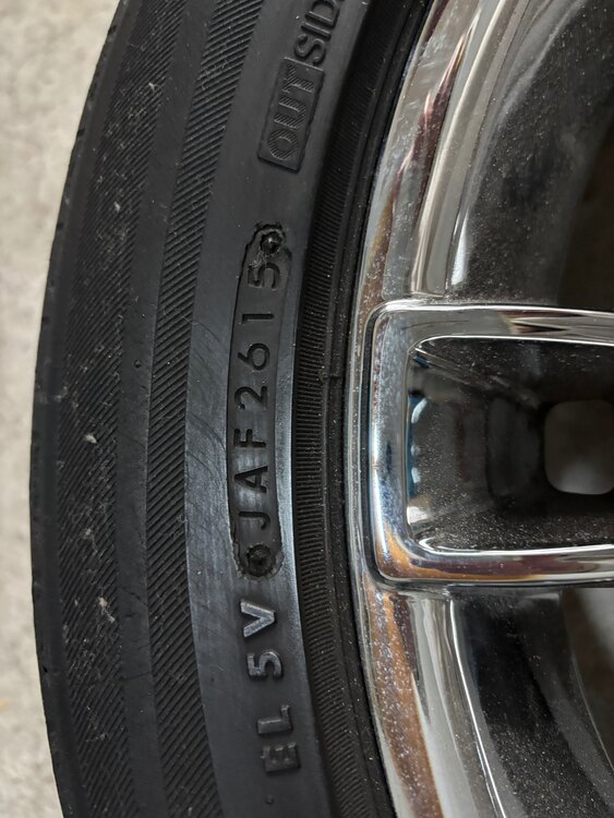 タイヤホイール（カー用品）の商品画像 - 査定依頼日：2025年4月2日 - 最高査定価格：500円