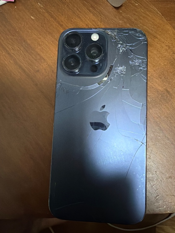 iPhone 15 Pro Max 1TB SIMフリー（スマホ）の商品画像 - 査定依頼日：2026年1月20日 - 最高査定価格：70,000円