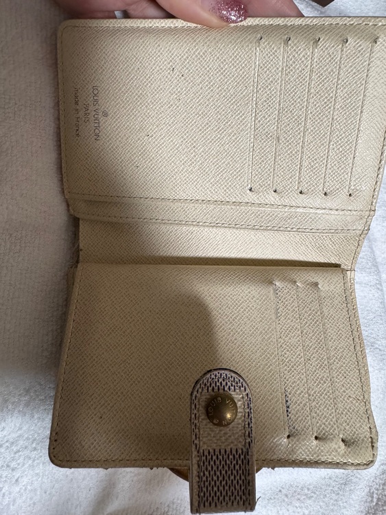 アズール　がま口（ブランド財布・小物）の商品画像 - 査定依頼日：2025年11月20日 - 最高査定価格：5,000円