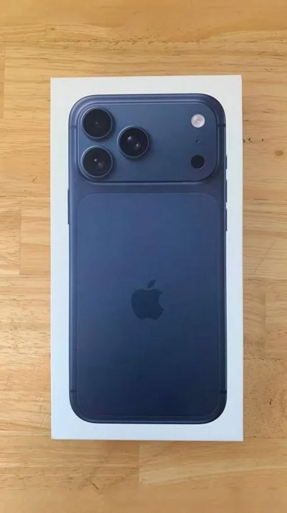 iPhone iPhone 17 Pro Max 512GB 楽天モバイル（スマホ）の商品画像 - 査定依頼日：2026年7月23日 - 最高査定価格：233,000円