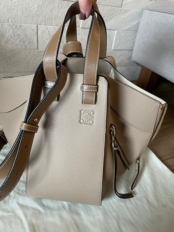 ロエベハンモックスモールサンド（ブランドバッグ）の商品画像 - 査定依頼日：2025年3月5日 - 最高査定価格：140,000円