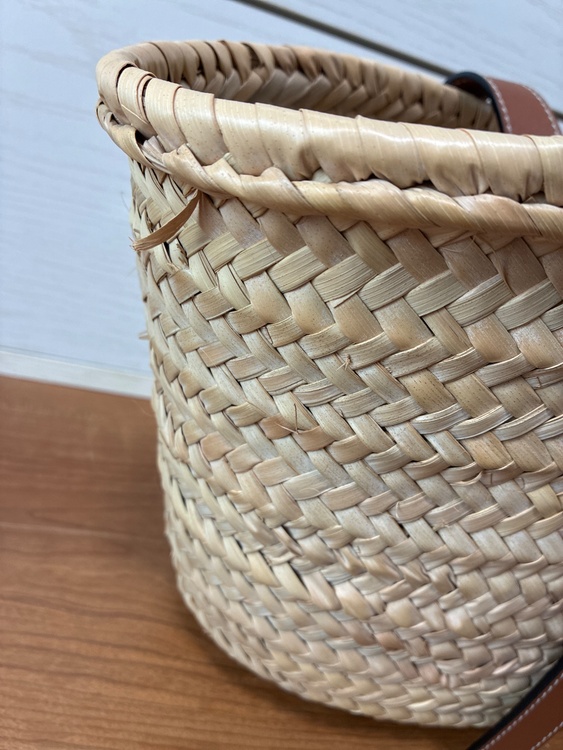 ロエベ バスケットバッグ ミディアム（ブランドバッグ）の商品画像 - 査定依頼日：2026年9月15日 - 最高査定価格：28,000円