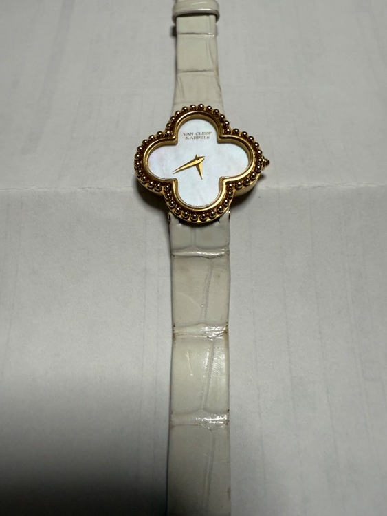 その他 ヴァン クリーフ＆アーペル VCARD2200（高級時計）の商品画像 - 査定依頼日：2025年10月7日 - 最高査定価格：750,000円