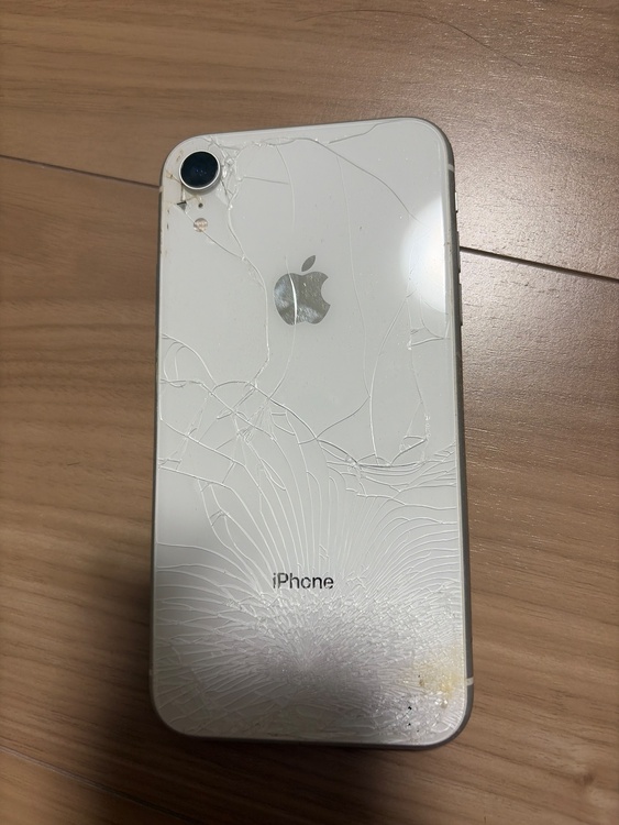 iPhone iPhoneXR 128GB Softbank（スマホ）の商品画像 - 査定依頼日：2026年9月21日 - 最高査定価格：4,500円