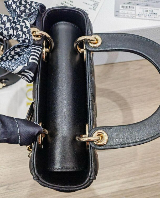 ディオール  （ブランドバッグ）の商品画像 - 査定依頼日：2025年3月26日 - 最高査定価格：400,000円