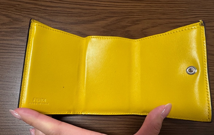 F is  三つ折り財布（ブランド財布・小物）の商品画像 - 査定依頼日：2025年12月24日 - 最高査定価格：10,000円