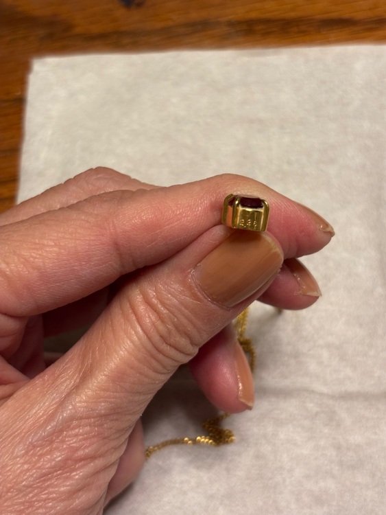 42cmチェーンのネックレス  トップはおそらくルビーで2.26の刻印あり。（金・貴金属）の商品画像 - 査定依頼日：2025年11月20日 - 最高査定価格：300,000円