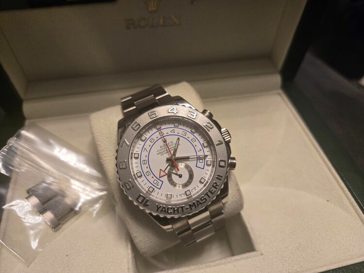 ロレックス ヨットマスター １１６６８９（高級時計）の商品画像 - 査定依頼日：2025年11月10日 - 最高査定価格：4,500,000円