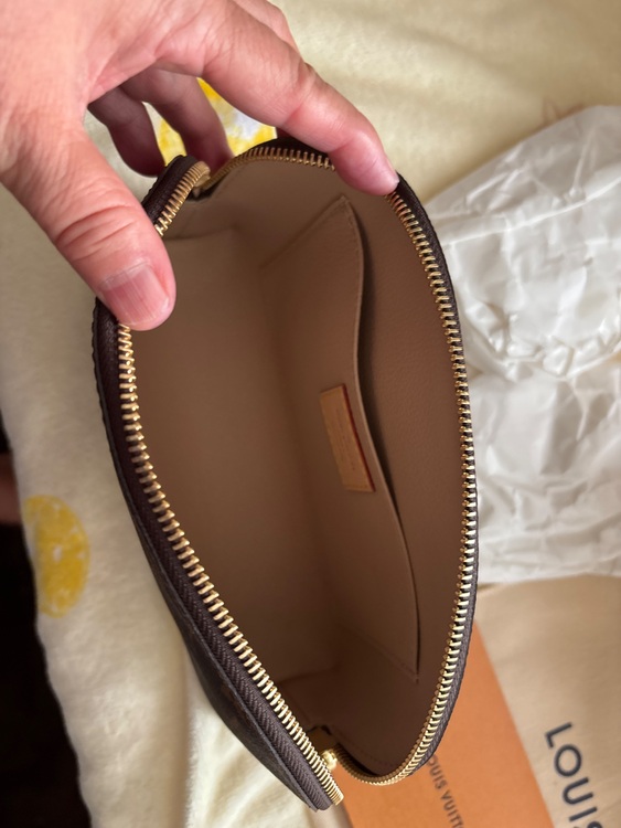 ポシェットコスメティックM M（ブランドバッグ）の商品画像 - 査定依頼日：2025年9月21日 - 最高査定価格：52,000円