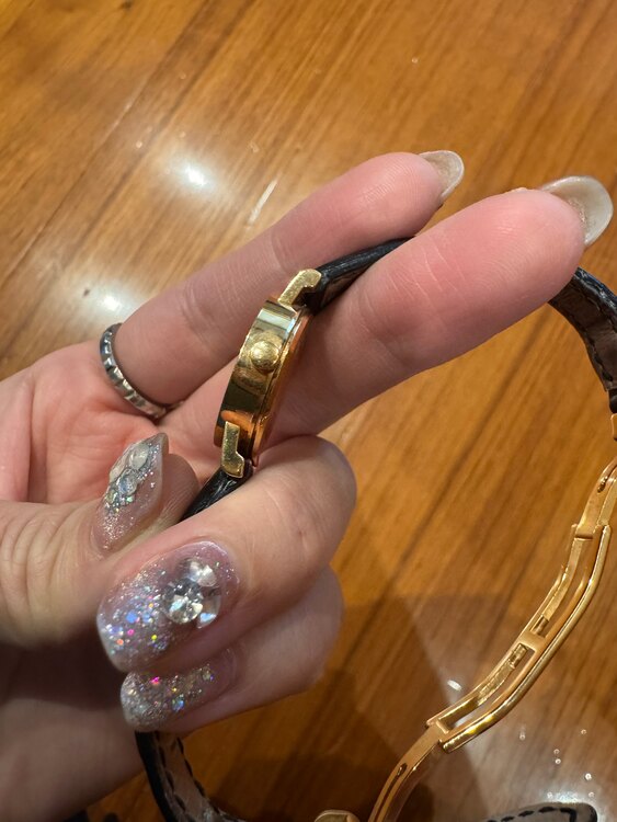 ブルガリブルガリ　ブラック　K18YG/レザー　BB23GL（高級時計）の商品画像 - 査定依頼日：2025年2月6日 - 最高査定価格：280,000円